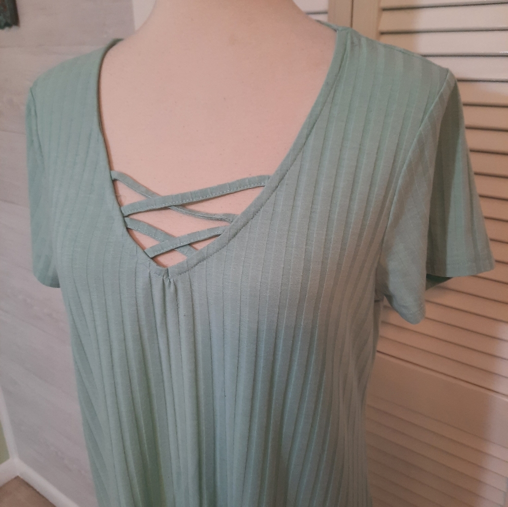 Olive+oak crisscross seafoam sharkbite top blouse LG - Picture 4 of 6